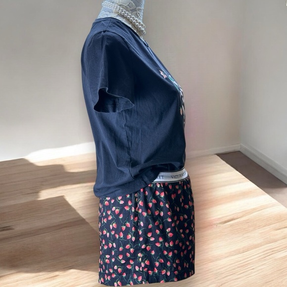 Victoria's Secret Women's‎ Small Pajama Set  Floral Logo Tee & Shorts Strawberry - Picture 2 of 10